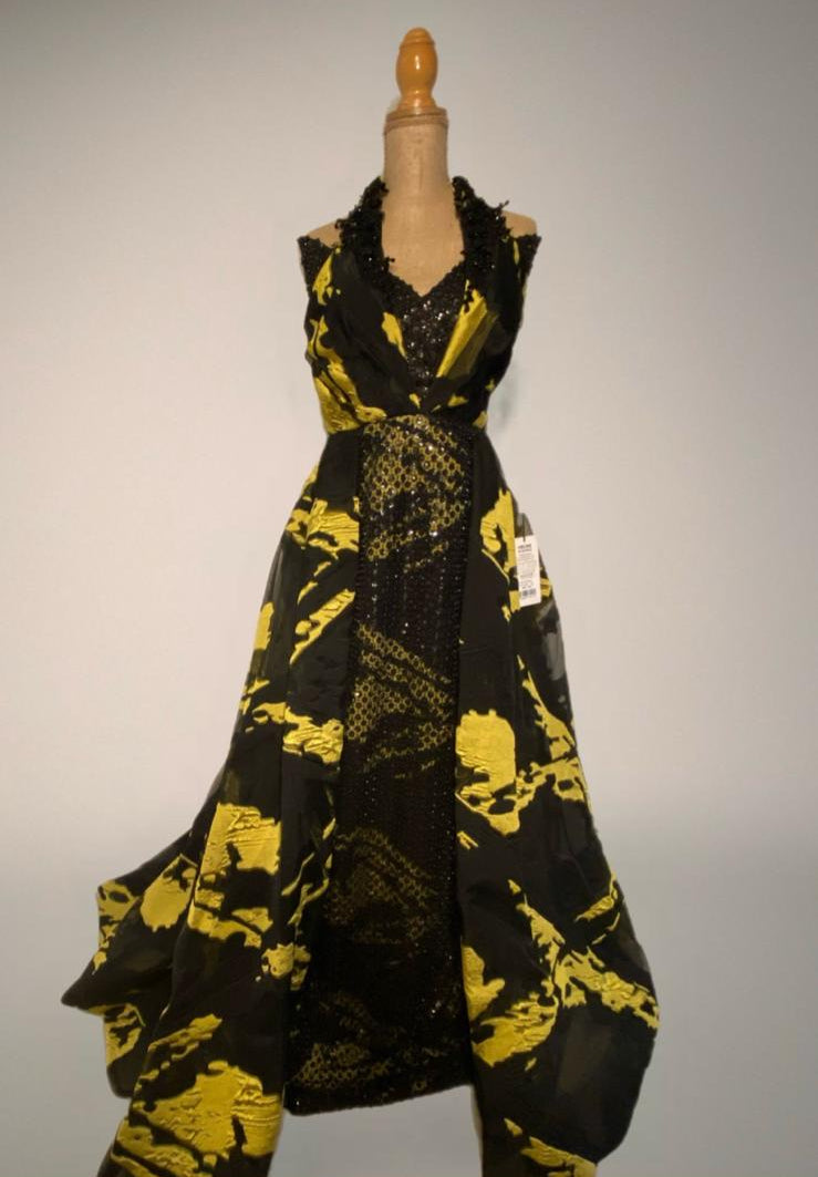 Robe de Gala Noir et Jaune sans Manche avec Traine